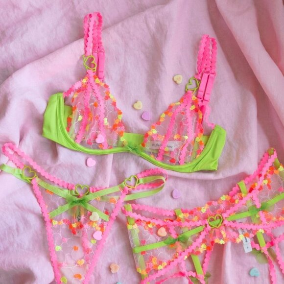 NWT For Love & Lemons x Victoria's Secret Tossed Heart embroidery Bra, XS - Picture 6 of 13